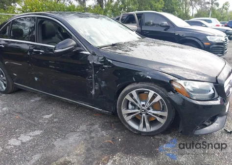 2017 Mercedes-Benz C 300 из США, поврежденный, VIN 55SWF4JB6HU222330